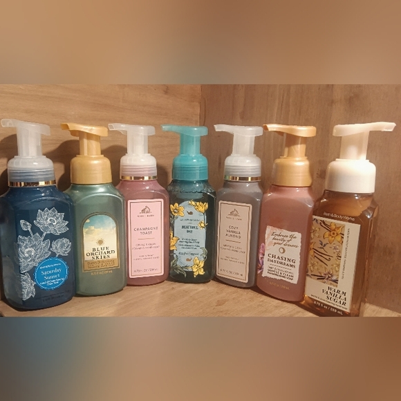 Bath & Body Works Foaming Hand Soap Varieties Lots Of Scents Available - Picture 2 of 2
